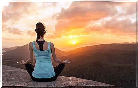 woman meditating and trying to move from an anxious thought to a reflective one